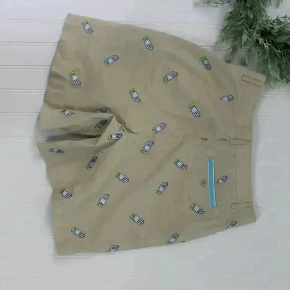 Lily Pulitzer kahki golf garden glove bermudas - Picture 3 of 8